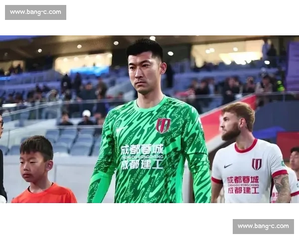 致命失误送登顶良机!蓉城争冠战翻船,刘殿座绝望,媒体人怒喷